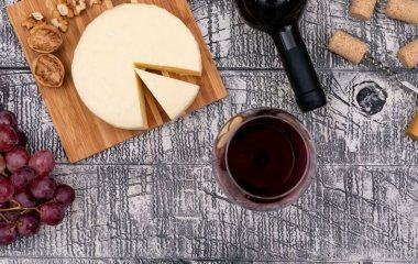 5 продуктів, які чудово поєднуються з червоним вином: неочікувані тандеми