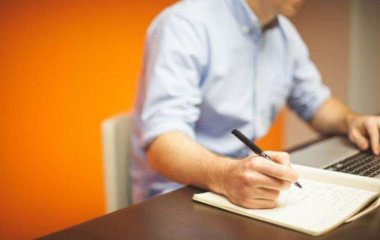 Ортопед рассказал, как избежать проблем с осанкой при сидячей работе