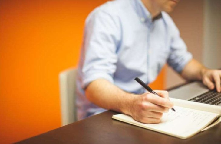 Ортопед рассказал, как избежать проблем с осанкой при сидячей работе