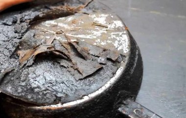 Як почистити стару сковорідку: дієвий спосіб боротьби з багаторічним нагаром