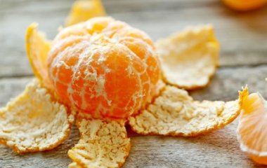 Не выбрасывайте кожуру мандарина: необычные лечебные свойства продукта