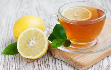 Сбивают жар и ускоряют выздоровление: три напитка, которые следует пить при простуде