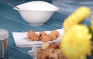 Быстро, просто и очень вкусно: рецепт творожных пончиков во фритюре