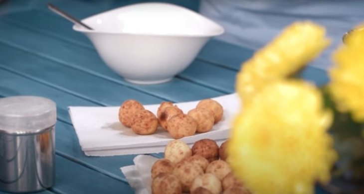 Быстро, просто и очень вкусно: рецепт творожных пончиков во фритюре