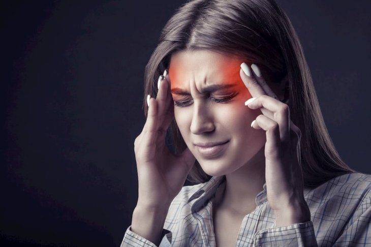 Как облегчить головную боль при мигрени: 9 действенных способов