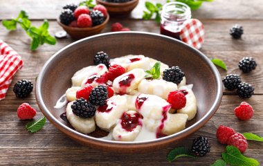 Готовим вкусный завтрак за 20 минут: рецепт ленивых вареников с малиной