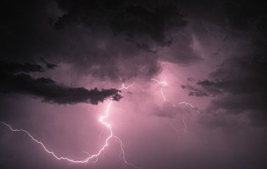19-річний хлопець вижив після удару блискавки та шокував вчинком