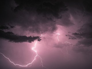 19-річний хлопець вижив після удару блискавки та шокував вчинком