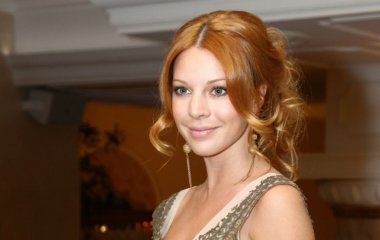 Наталью Подольскую раскритиковали за наряд выпускницы