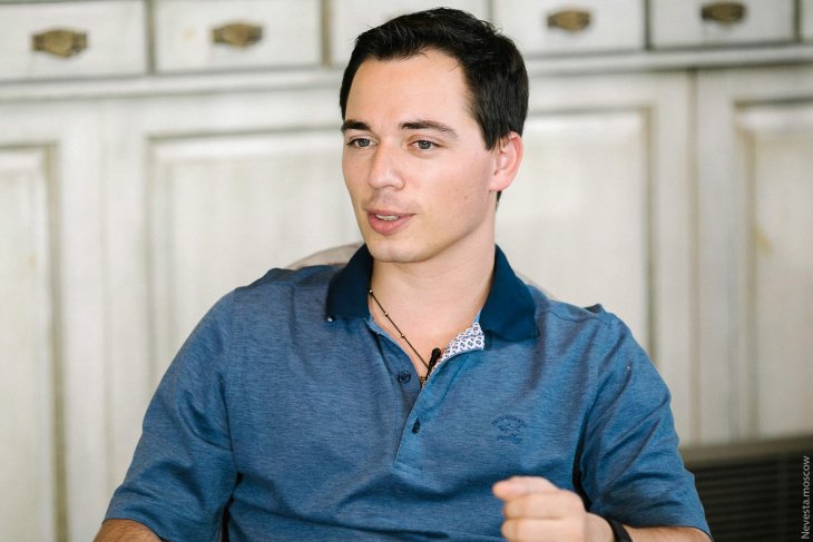 Родион Газманов опубликовал архивное фото с отцом и тетей