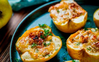 Печеные яблоки с творогом: вкусный десерт для всей семьи за 30 минут