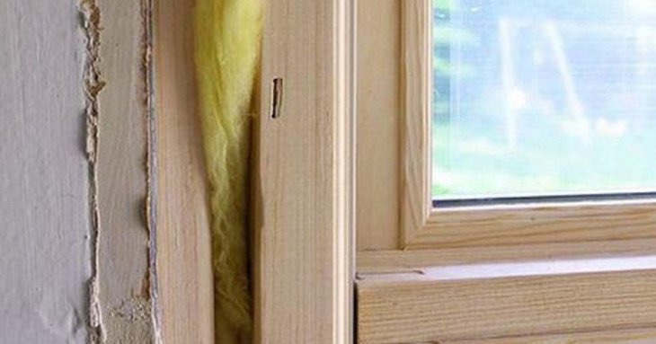 Чим заклеїти дерев’яні вікна, як швидко закласти щілини від протягів