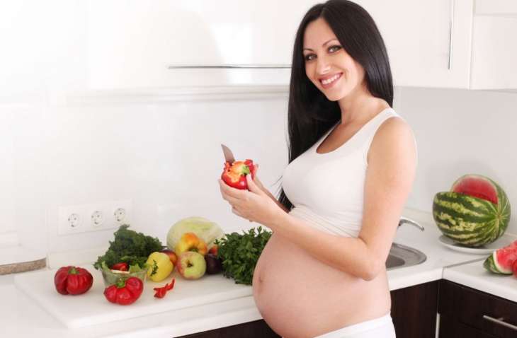 Как правильно питаться в период беременности