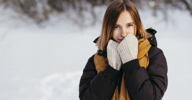 Що треба покласти в кишеню куртки, щоб не було холодно: несподіваний лайфгак