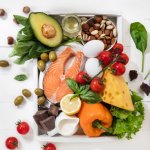 Назван простой способ сделать жирную пищу полезной