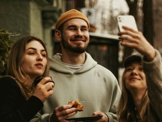 Чому в стресі ми фіксуємо лише вузькі деталі, а з цікавості — загальну суть і зв'язки