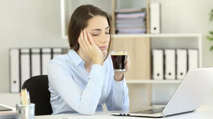 Как быстро побороть сонливость на работе