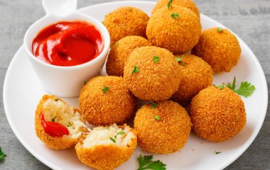 Хрустящие, но нежные: рецепт крокетов с сыром