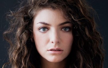 Лорд не скрывает чувств на прогулке с 33-летним бойфрендом 