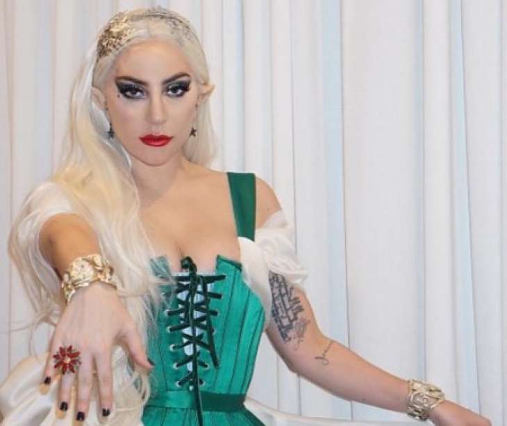 Образ дня: Леди Гага соблазнила фанатов кожаным нарядом 