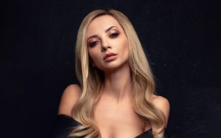 Ирина Сопонару увеличила грудь и станцевала в кружевном белье