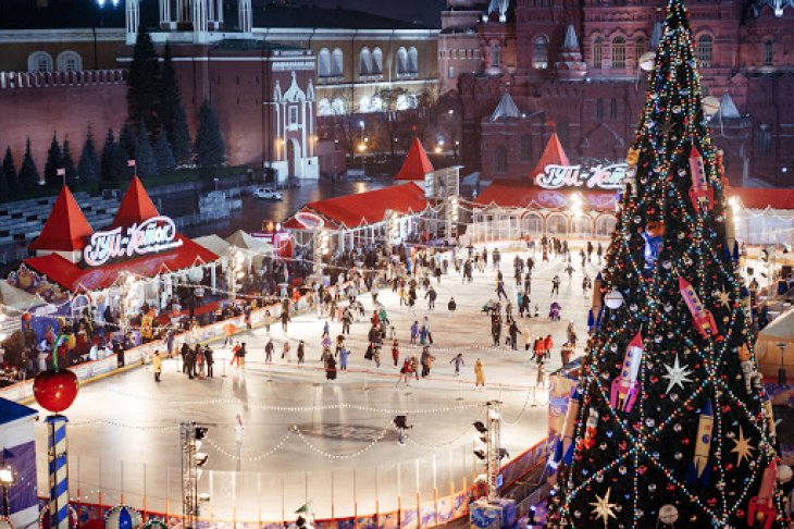 В Москве состоялось открытие ГУМ-катка