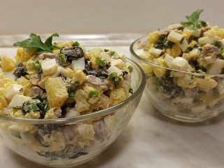 Овочевий салат із чорносливом