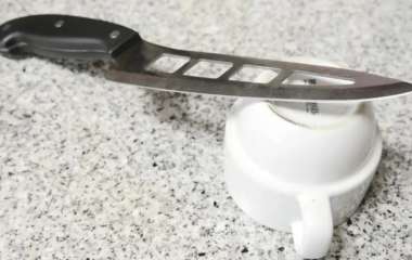Как наточить кухонные ножи за 20 секунд: самый простой лайфхак