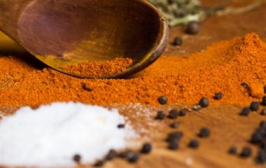 Дієтолог заявила, що імбир, кориця та м'ята допомагають менше їсти.