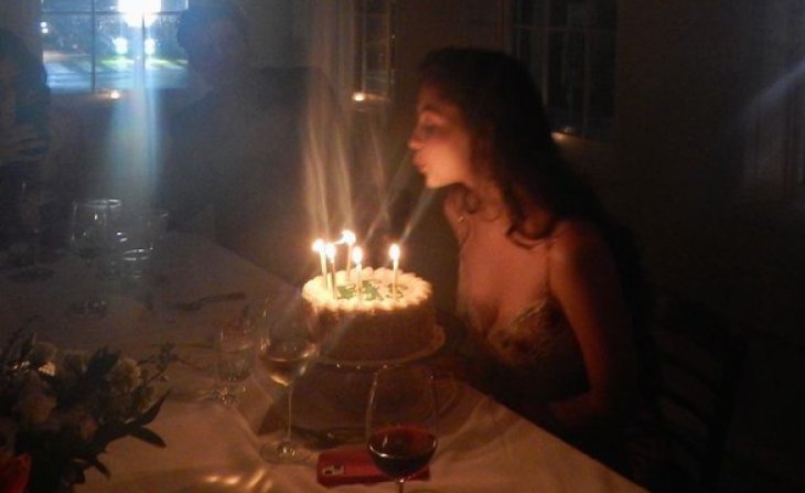 Підійшло ідеально: Керіс Дуглас у день народження одягла стару сукню своєї матері (фото)