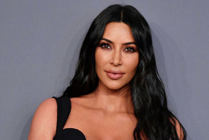 Ким Кардашьян показала лицо, пораженное псориазом, без макияжа