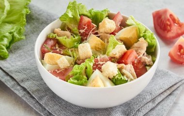 Шопський салат із куркою: покроковий рецепт