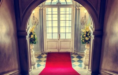 Пара вирішила освіжити підлогу, але замість пилу знайшла скарб