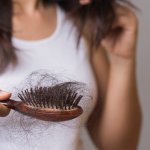Выпадение волос на фоне стрессовых ситуаций: как бороться с этой проблемой
