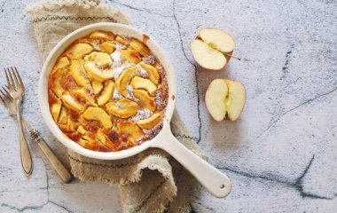 Рецепт шарлотки с творогом: поверьте, вы не сможете оторваться!