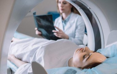 Онколог перерахував найпоширеніші види раку у чоловіків та жінок.