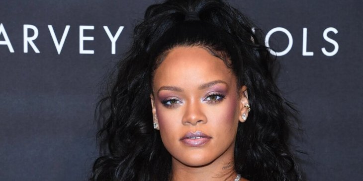 Рианна пришла на звездную вечеринку в прозрачной юбке