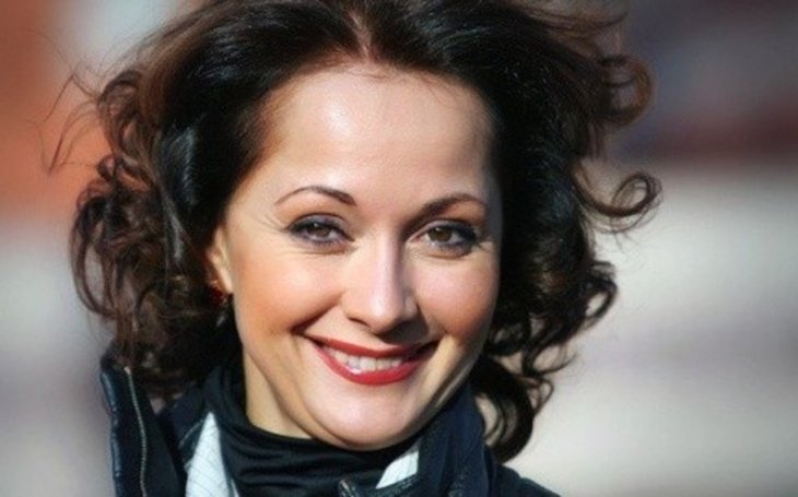 Ольга Кабо с сыном поплавала в бассейне