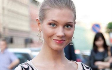 Кристина Асмус насладилась вкусным экспрессо после спектакля в Санкт-Петербурге