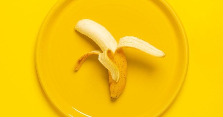 Чи можна їсти банан вранці натщесерце, а йогурт — до їжі: продукти, які ми часто вживаємо неправильно