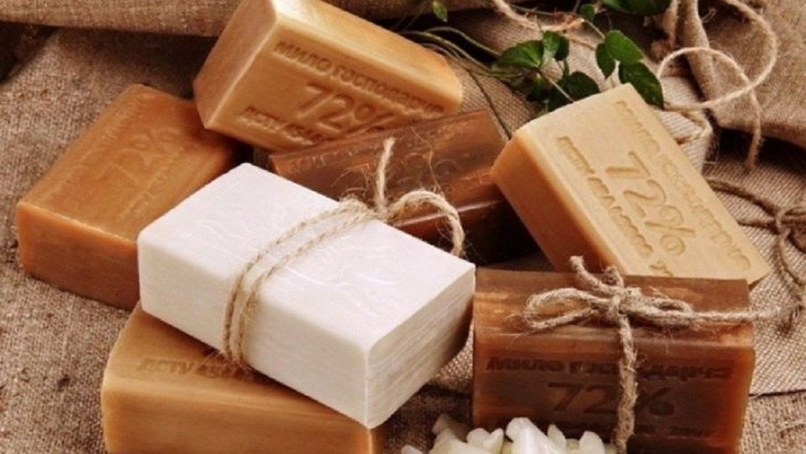 Можно ли умываться хозяйственным мылом: дерматолог развенчала популярный миф