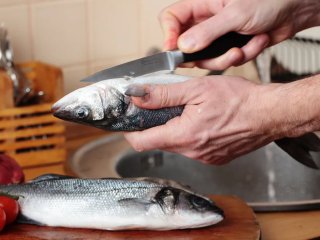 Як приготувати рибу без запаху на всю кухню: прості способи та рецепти