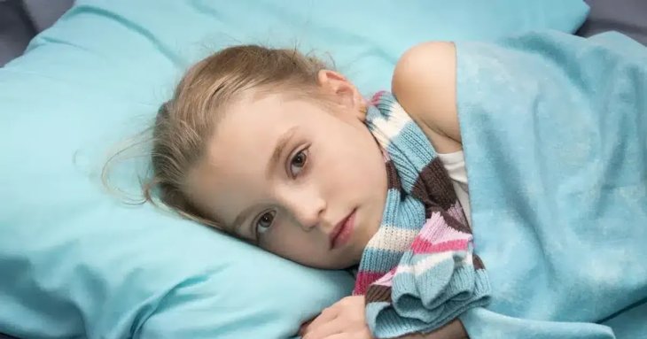 Ангіна у дітей восени: чому загострюються інфекції горла з початком навчального року Реклама