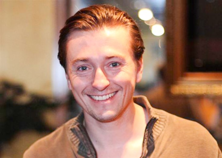 Сергей Безруков снял в клипе жену и детей