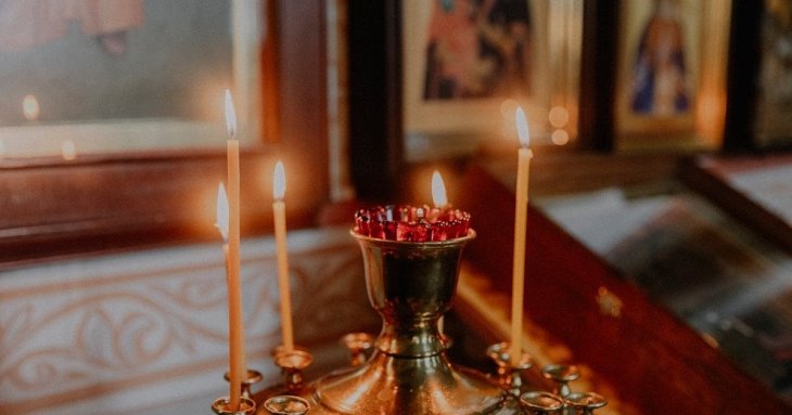 9 червня — яке церковне свято, чому не радили вдягати чорний одяг цього дня