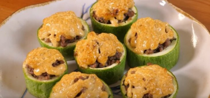 Легко и питательно: рецепт фаршированных кабачков, запеченных в духовке