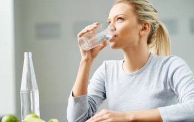 Вчені попередили про шкоду надмірного вживання води