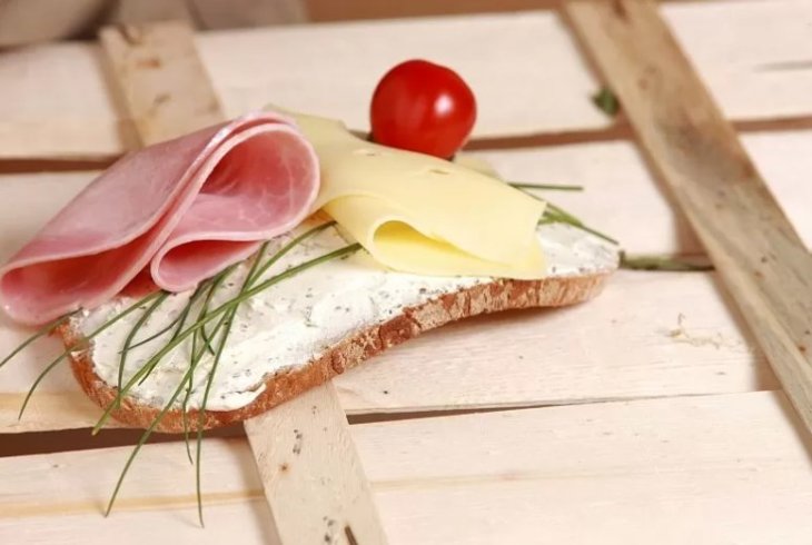 Названо найшкідливіші продукти для вечері