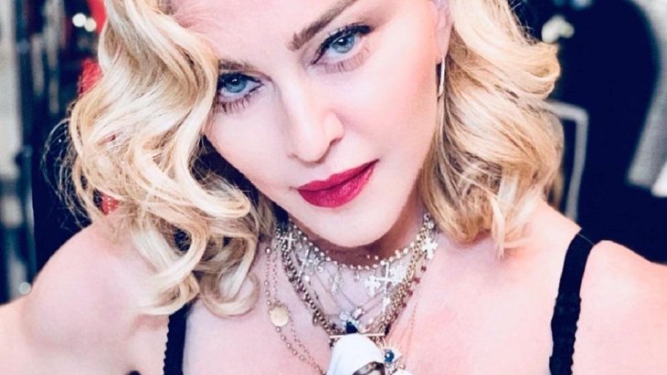 Обнаженная Мадонна показала, как борется с коронавирусом