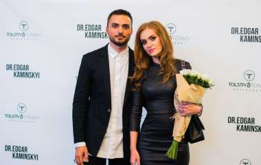 Слава Каминская продемонстрировала два стильных аутфита